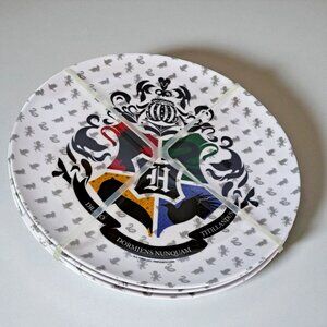 😀 New Harry Potter Hogwarts Crest Set of 4 Melamine Dinner Plates 10"